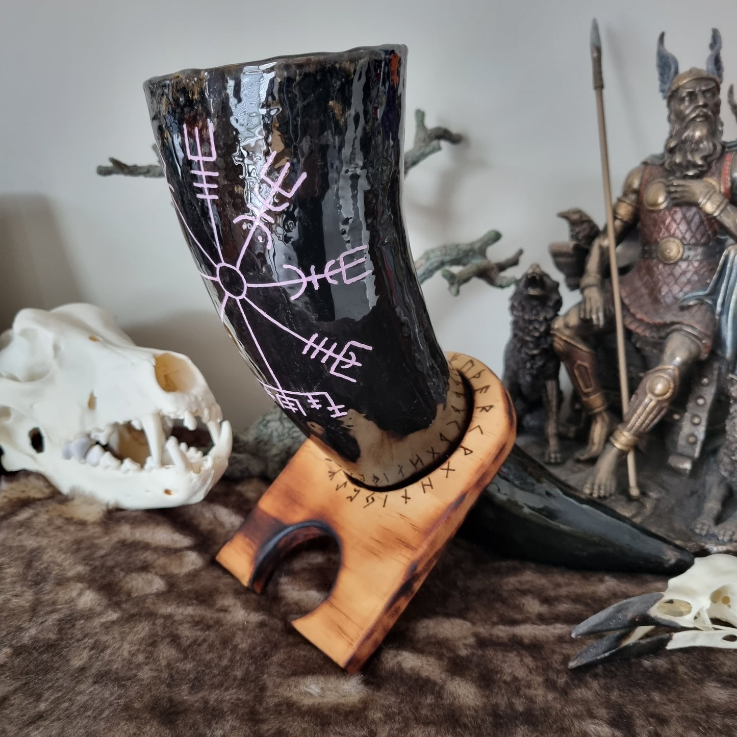 Drinking Horn - Helm Of Awe (pink)